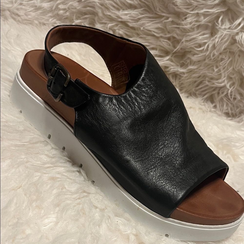 Bueno (B2243)Summer Black Leather Open-Toe Sandals/White Platform size 39 New